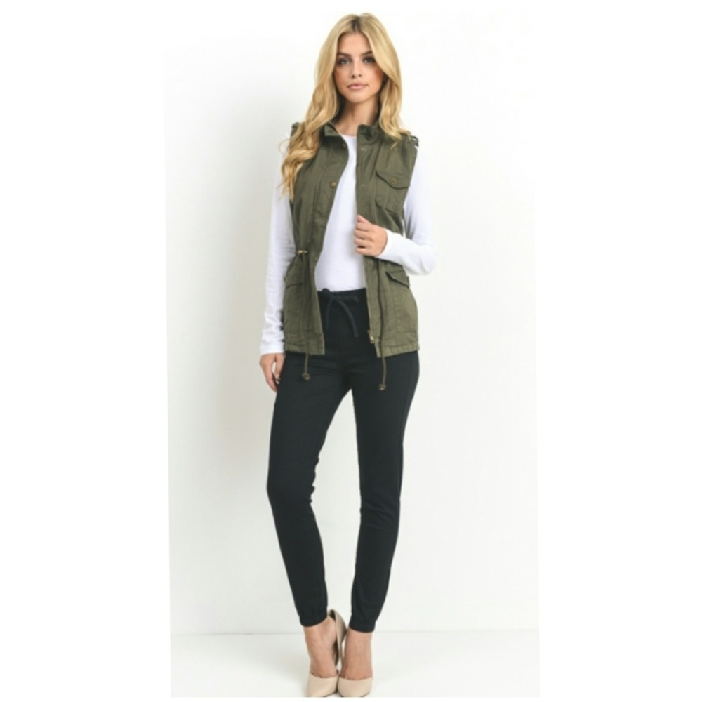 Utility vest arriving soon - Picture 3 of 6